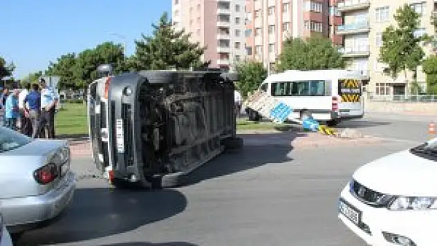Konya'da servis araçları çarpıştı: 1 yaralı