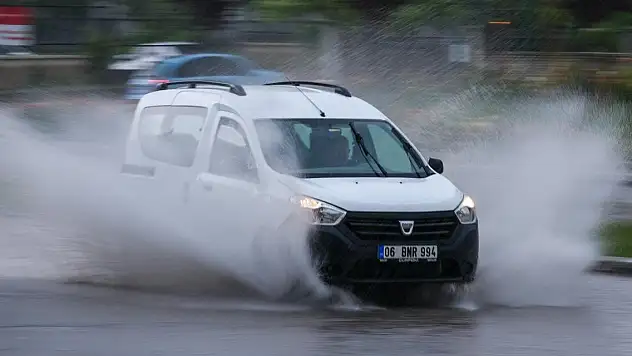 Başkentte sağanak ve dolu etkili oldu