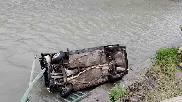 Karabük'te otomobil çaya uçtu: 1 yaralı