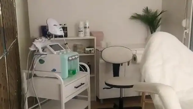 Sosyal medyadan kendini doktor olarak tanıttı, muayenehanesi ruhsatsız çıktı