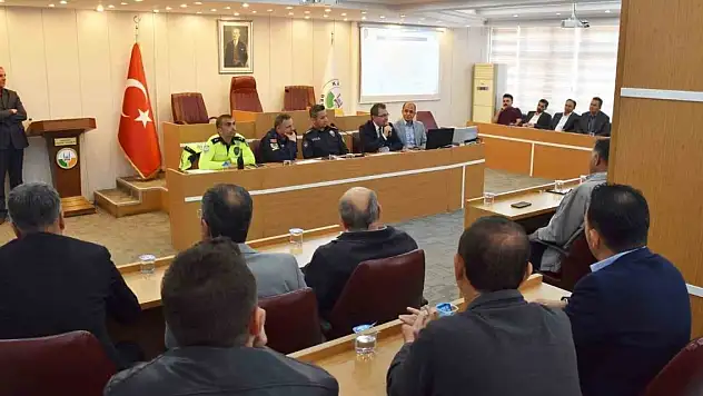 Konya Karapınar'da trafik sorunları masaya yatırıldı