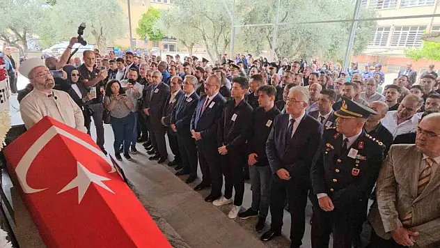 Görevi başında kalp krizi geçirerek hayatını kaybeden polise acı veda