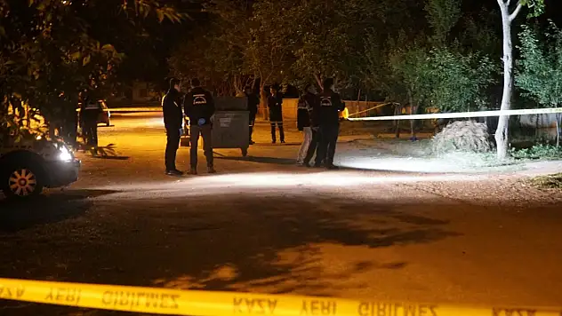 Polis memuru, husumetli olduğu komşusunu öldürdü