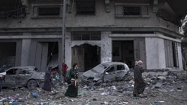 İsrail Gazze'de iki kampa saldırdı: 3 Filistinli öldü