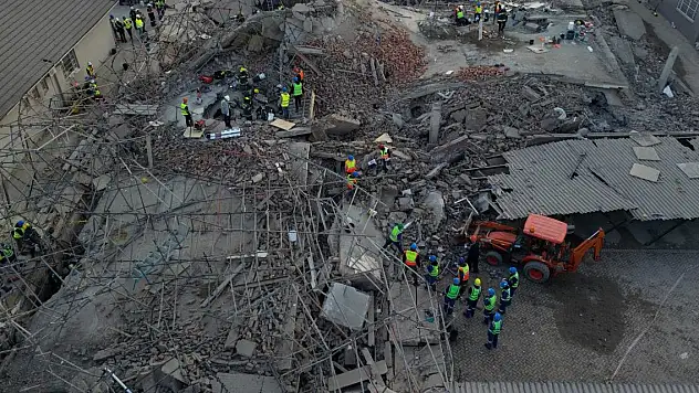 Güney Afrika'da çöken binada 33 kişi öldü