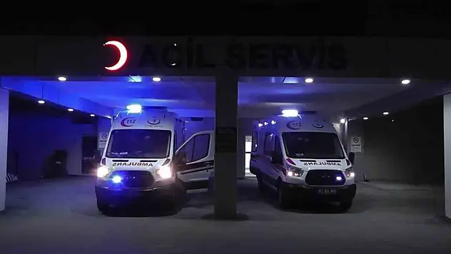 Kayseri-Niğde yolunda tıra çarpan araç takla attı: 2 yaralı