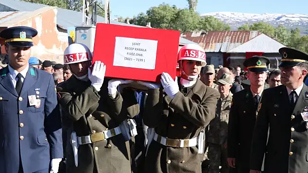 Şehit Piyade Sözleşmeli Onbaşı Recep Kabala, son yolculuğuna uğurlandı