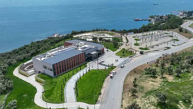 Manzaralı kütüphane gençlere armağan edildi