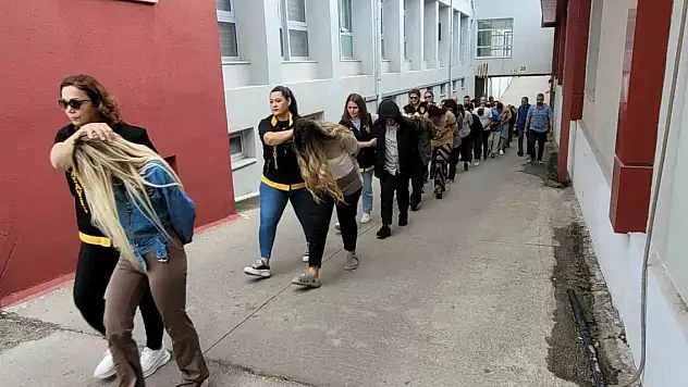 Çıplak fotoğraf şantajı yaptılar!