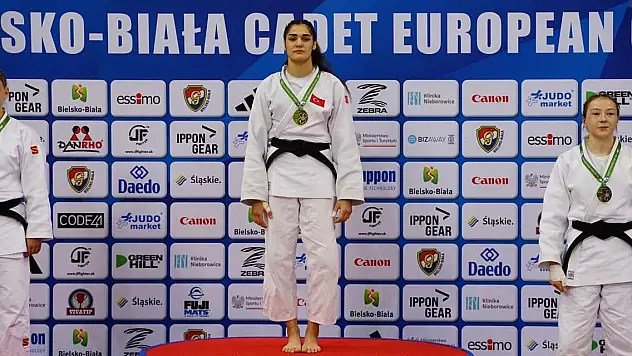 Judocu Sinem başarılarına bir yenisini daha ekledi