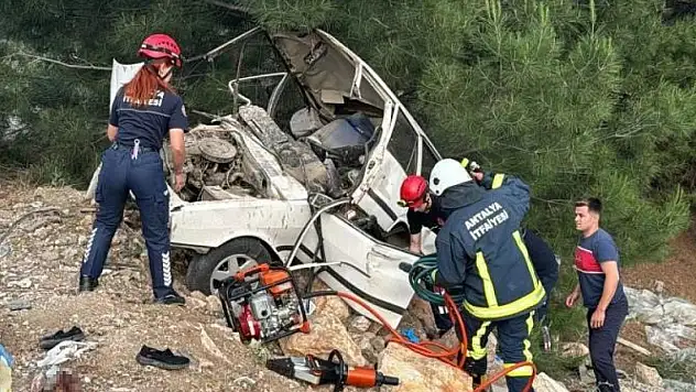Otomobil uçuruma yuvarlandı: 1 ölü, 3 yaralı