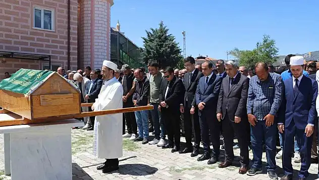 Trafik kazasında hayatını kaybeden köy muhtarı son yolculuğuna uğurlandı
