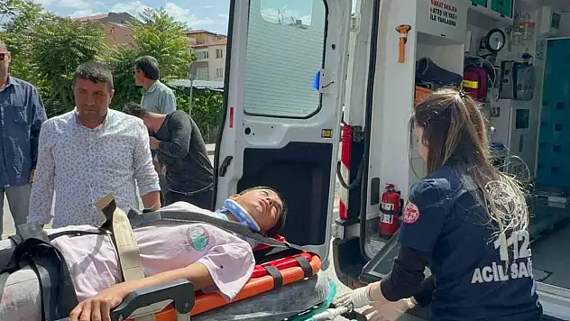 Yolun karşısına geçmeye çalışan çocuğa otomobil çarptı