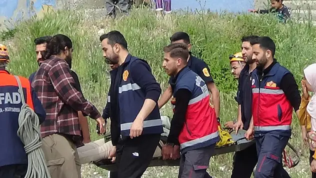 Van'da intihar girişiminde bulunan şahıs kayalıklarda baygınlık geçirdi