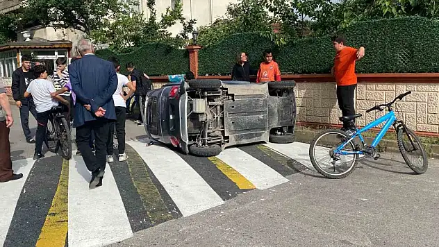 Elektrikli araç kaldırımdaki kadınlara çarptı: 1'i ağır 2 yaralı