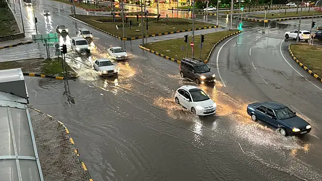 İki ilde sağanak ve dolu etkili oldu