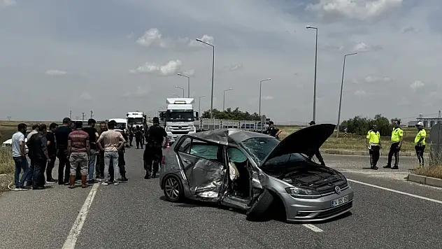 Diyarbakır'da trafik kazası! Otomobildeki öğretmenlerden biri öldü