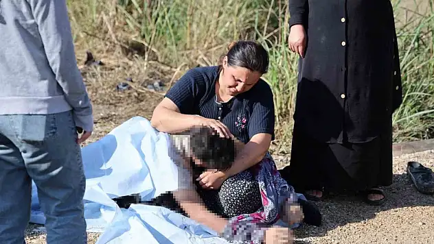 Adana'da acılı anne boğularak ölen evladının başını son kez okşadı