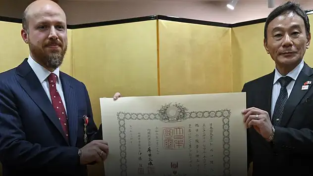 Dünya Etnospor Konfederasyonu Başkanı Bilal Erdoğan'a Japonya'dan nişan