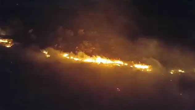 Tarihi ve turistik kent alevlere teslim oldu