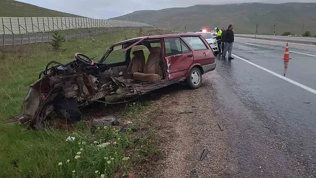 Tofaş otomobil adeta ortadan ikiye bölündü