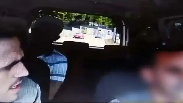O anlar... Taksiciyi darp ederken kameraya yakalandı