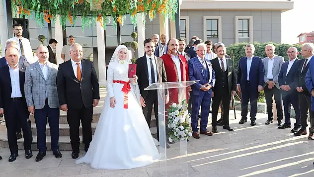 NEÜ Rektörü Cem Zorlu, oğlu Enes'i evlendirdi