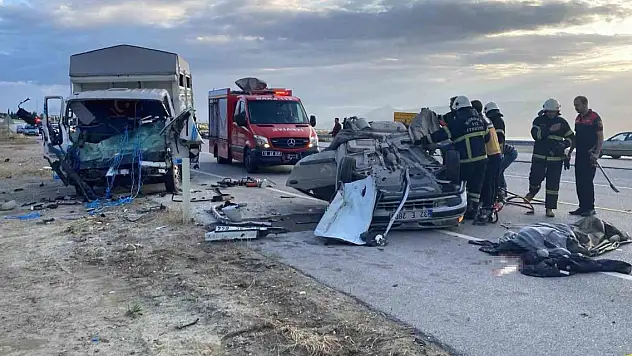 Burdur'da feci kaza: 3 ölü, 2 yaralı