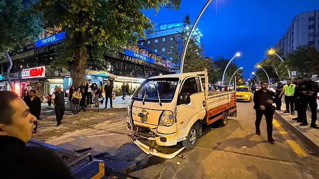 Ankara'da kamyonetin çarptığı 11 araçta hasar meydana geldi