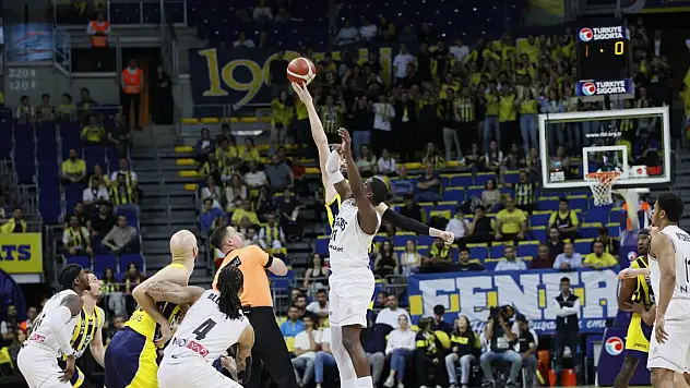 Fenerbahçe seride 1-0 öne geçti