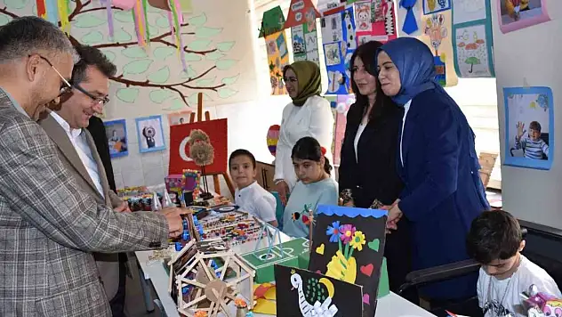 Konya'da özel öğrencilerin yılsonu sergisi açıldı