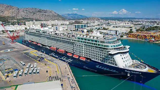 Kruvaziyerle gelen turist sayısında 9 yıl sonra bir ilk!