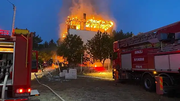 Denizli'de 2 katlı binada çıkan yangın! 1 kişi hayatını kaybetti