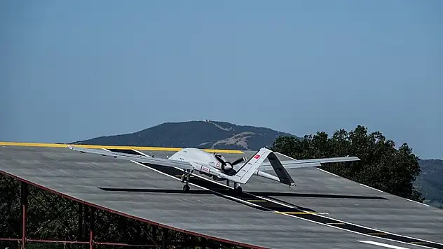 Bayraktar TB3 SİHA rampadan ilk kalkışını yaptı