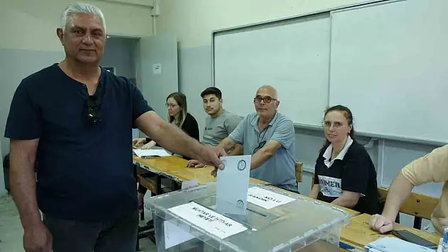 31 Mart'ta oylar çöpe atılmıştı, mahalleli ikinci kez sandığa gitti