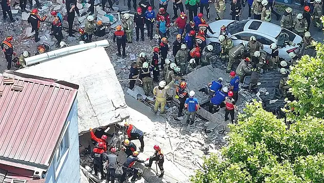 Çöken binanın enkazından bir kişi çıkarıldı