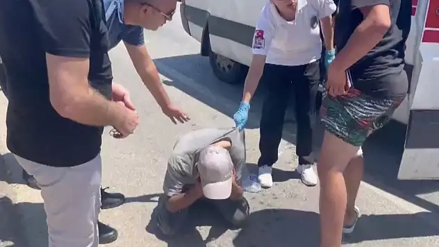 Beton bloka çarptı, kazayı duyan baba fenalık geçirdi