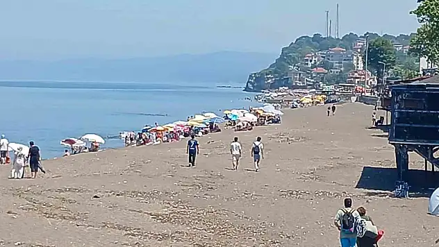 Sınavdan çıkanlar plajları doldurdu