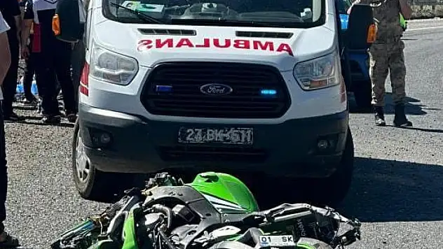 Motosiklet devrildi: 1 ölü