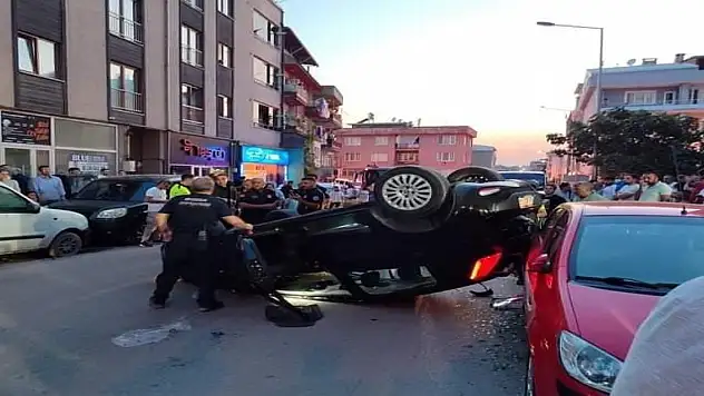 Park halindeki otomobile çarpıp böyle takla attı