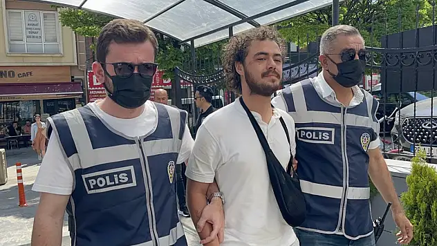 Eskişehir'de camilerde Kur'an-ı Kerim'lere zarar verdiği iddia edilen alkollü şüpheli yakalandı