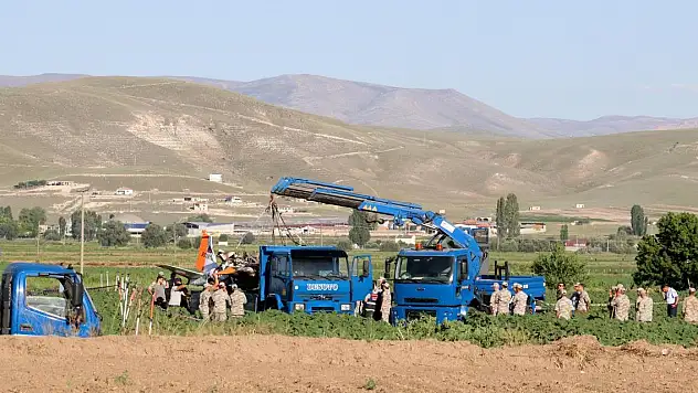 Kayseri'de kaza kırıma uğrayan uçağın enkazı kaldırıldı