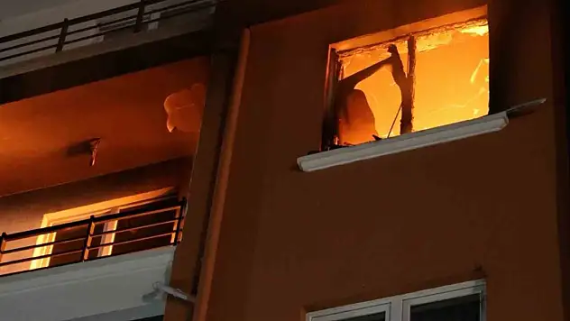 Eşiyle tartışan öfkeli koca evini ateşe verdi