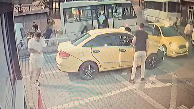 20 yaşındaki gencin silahla yaralandığı anlar güvenlik kamerasında