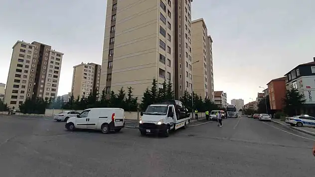 İki hafif ticari araç çarpıştı: 10 yaralı