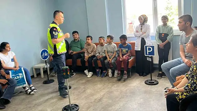 Kulu'da jandarmadan özel öğrencilere trafik güvenliği eğitimi