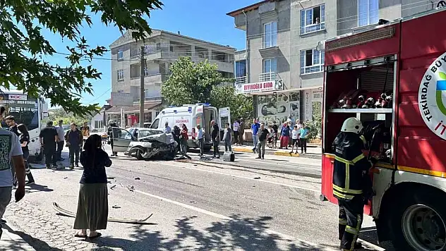 Otomobil ile yolcu minibüsü çarpıştı: 5 Yaralı