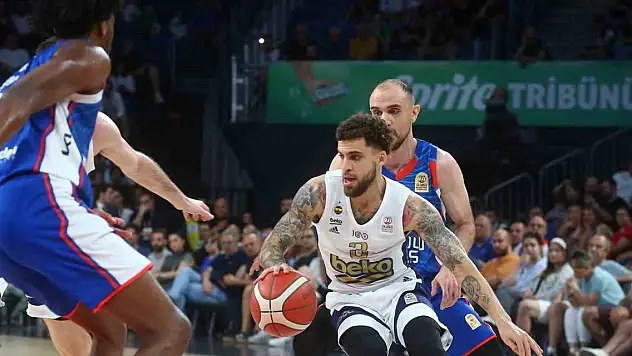 Fenerbahçe, Efes'i farklı yenerek final serisinde durumu 2-0 yaptı