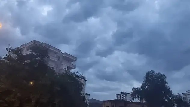 Bir garip bulut belirdi, görenler hayrete düştü