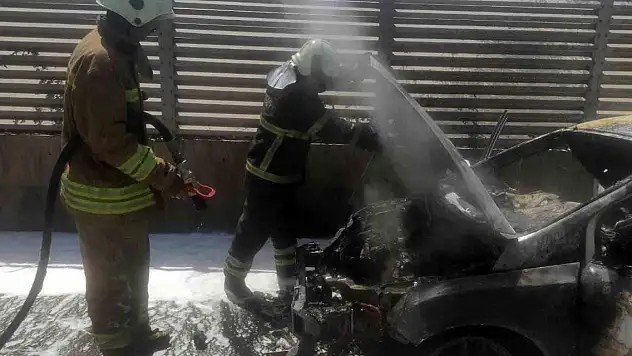 Seyir halindeyken alevlere teslim oldu